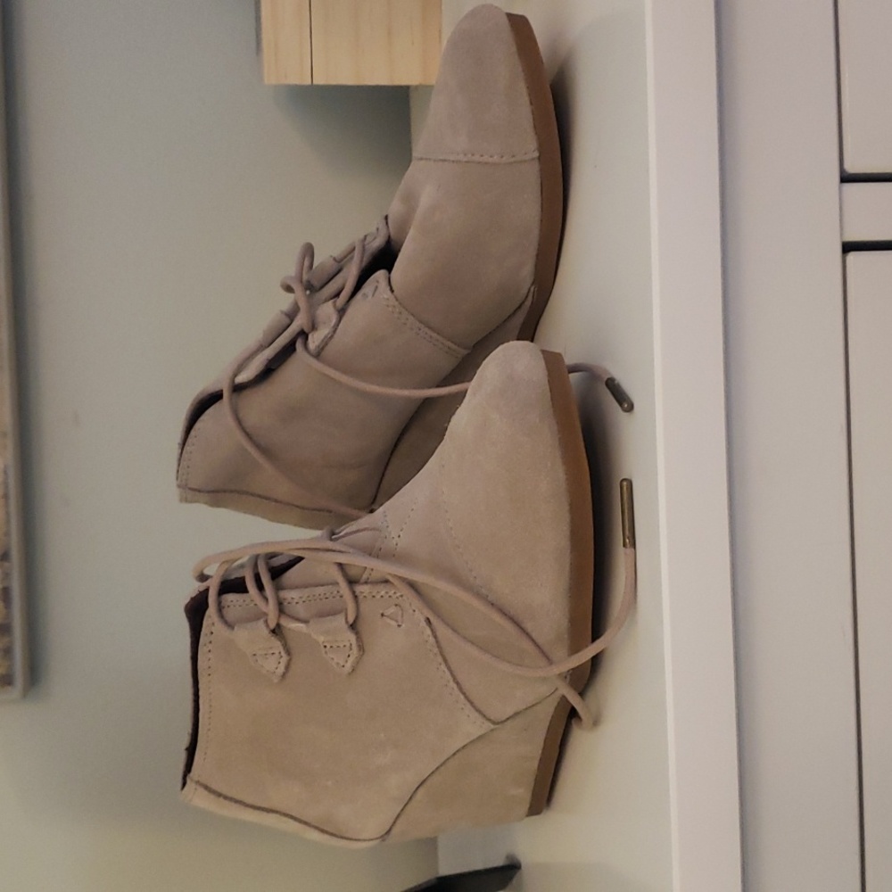 Toms wedge shoes